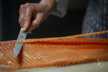 Photographe culinaire - Reportage métier fumage saumon fumé Label Rouge - Fumage de Bourgogne (71)