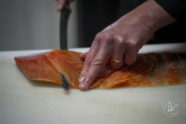 Photographe culinaire - Reportage métier fumage saumon fumé Label Rouge - Fumage de Bourgogne (71)
